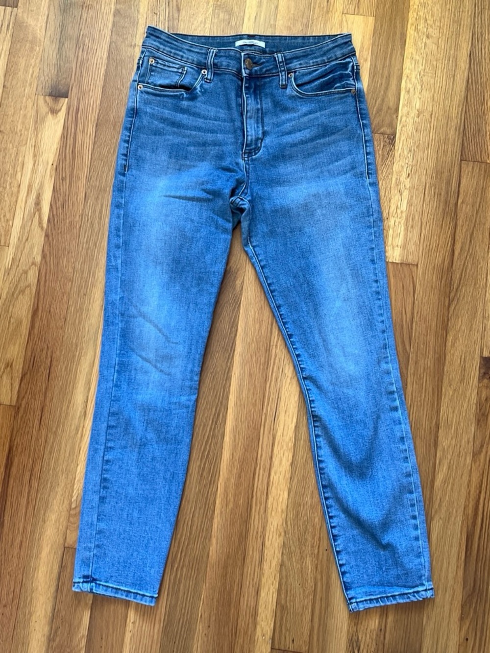 STS Blue Women’s Straight Leg skinny Jeans in Medium Blue Wash